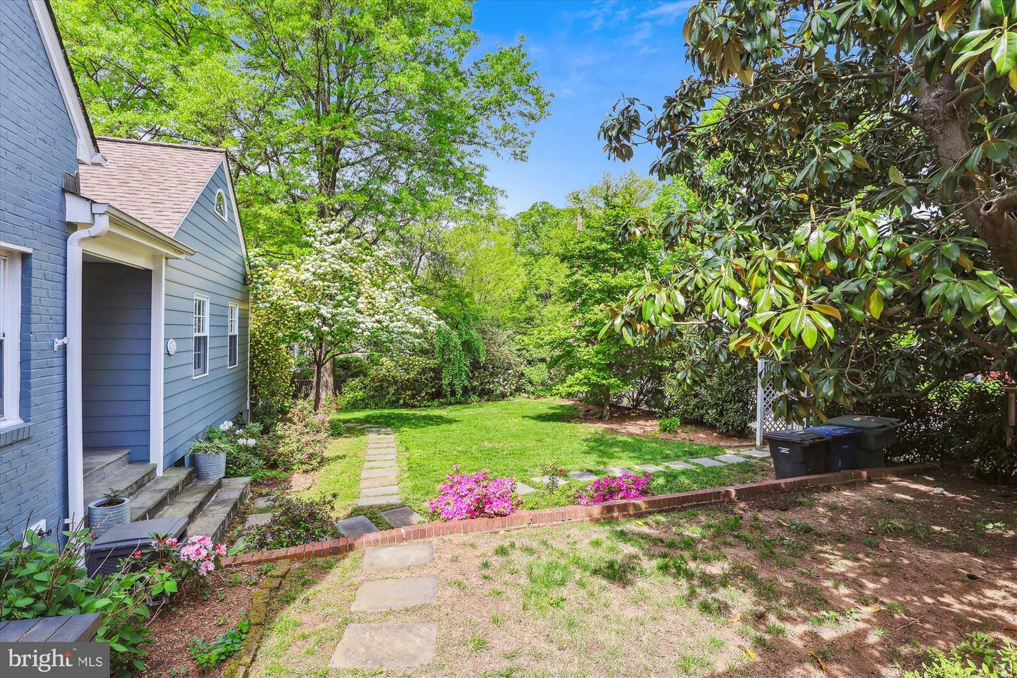 Property Photo: 314 Cloverway Drive VA 22314