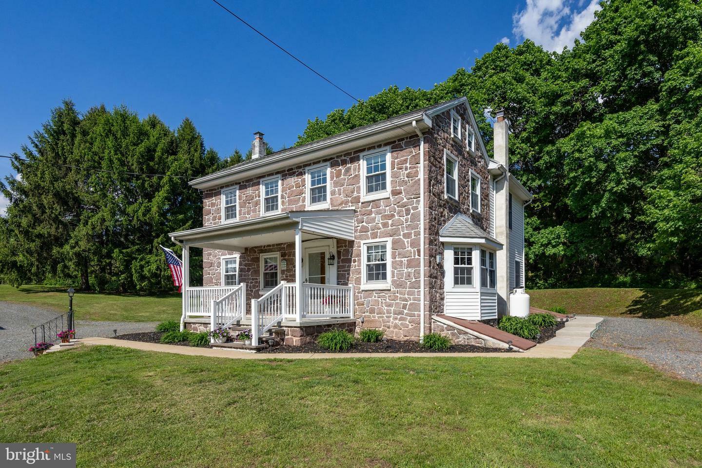Property Photo: 305 Gunhart Road PA 19540