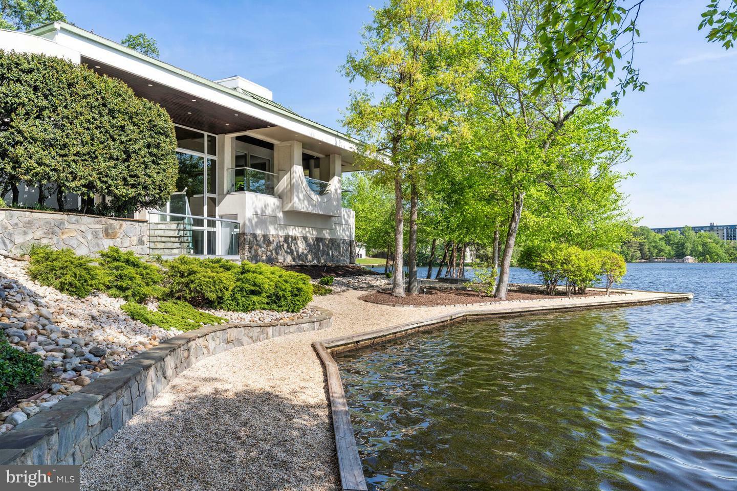 Property Photo: 6106 Beachway Drive VA 22041