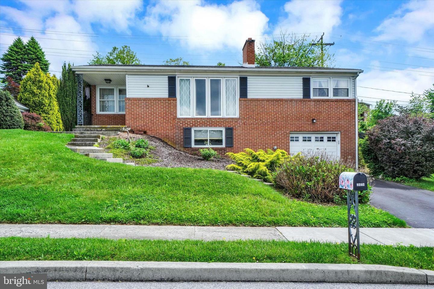 Property Photo: 2474 Eastwood Drive PA 17402