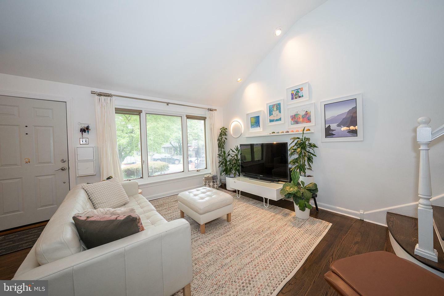 Property Photo: 1469 Windsor Park Lane PA 19083