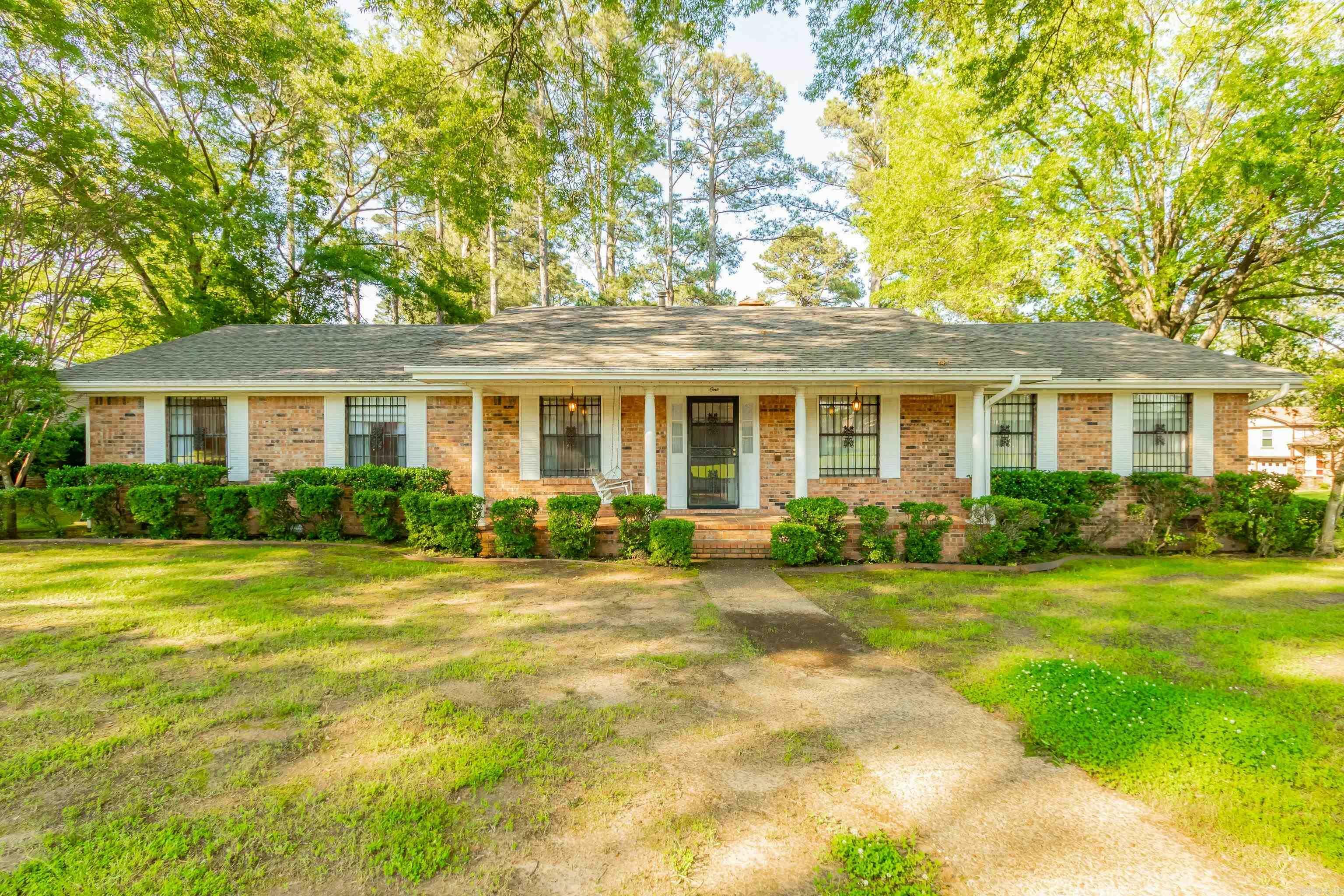 Property Photo: 1 Foxboro Cv AR 72076