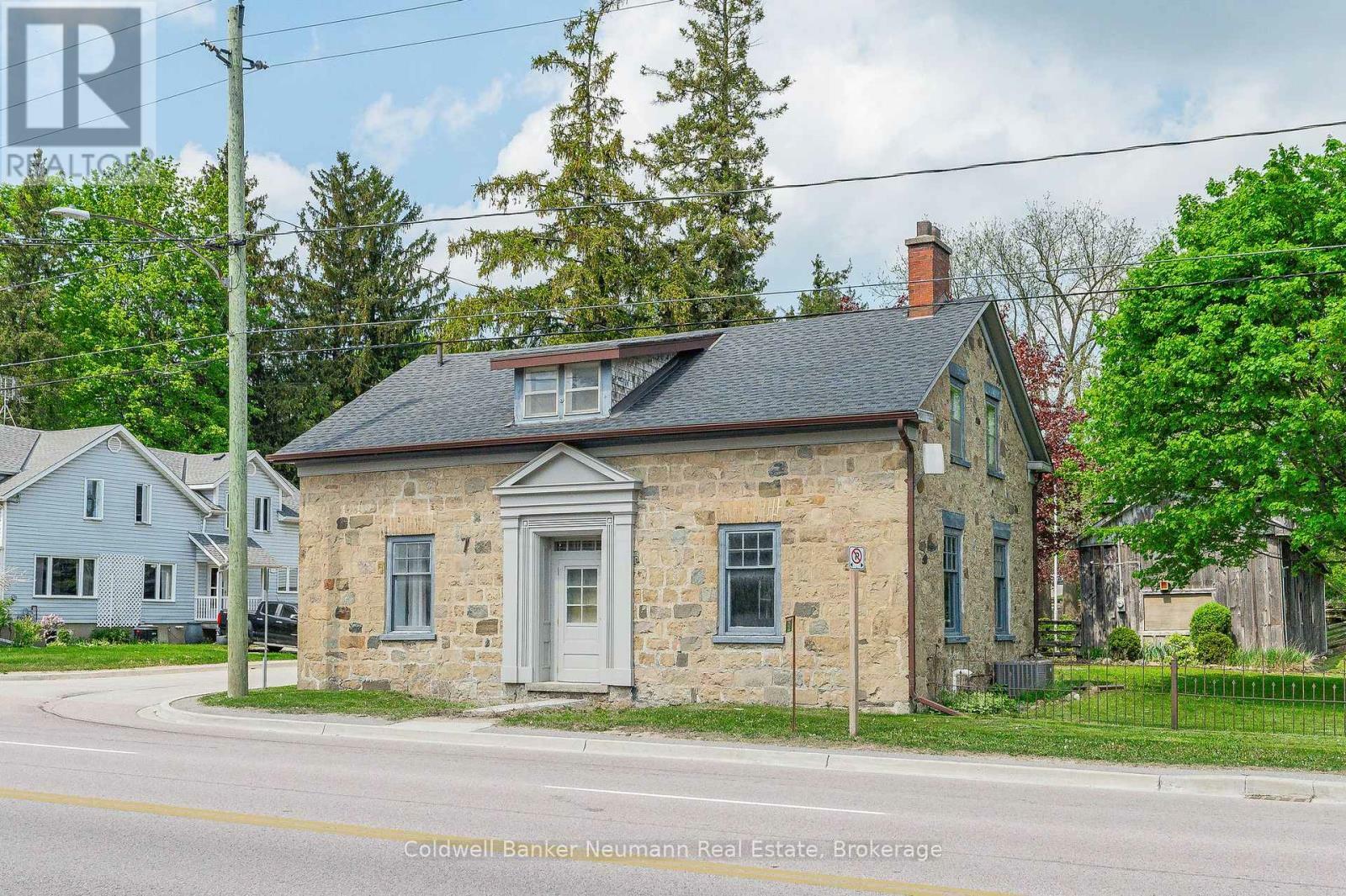 Property Photo: 52 Brock Road South ON N0B 2J0