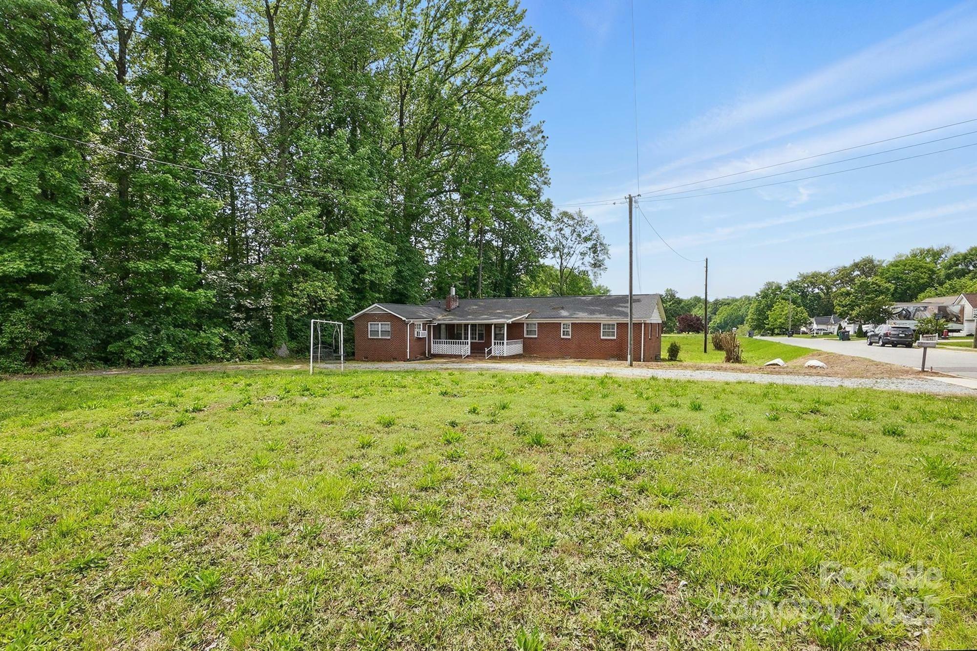 Property Photo: 800 Old Little Rock Road NC 28214
