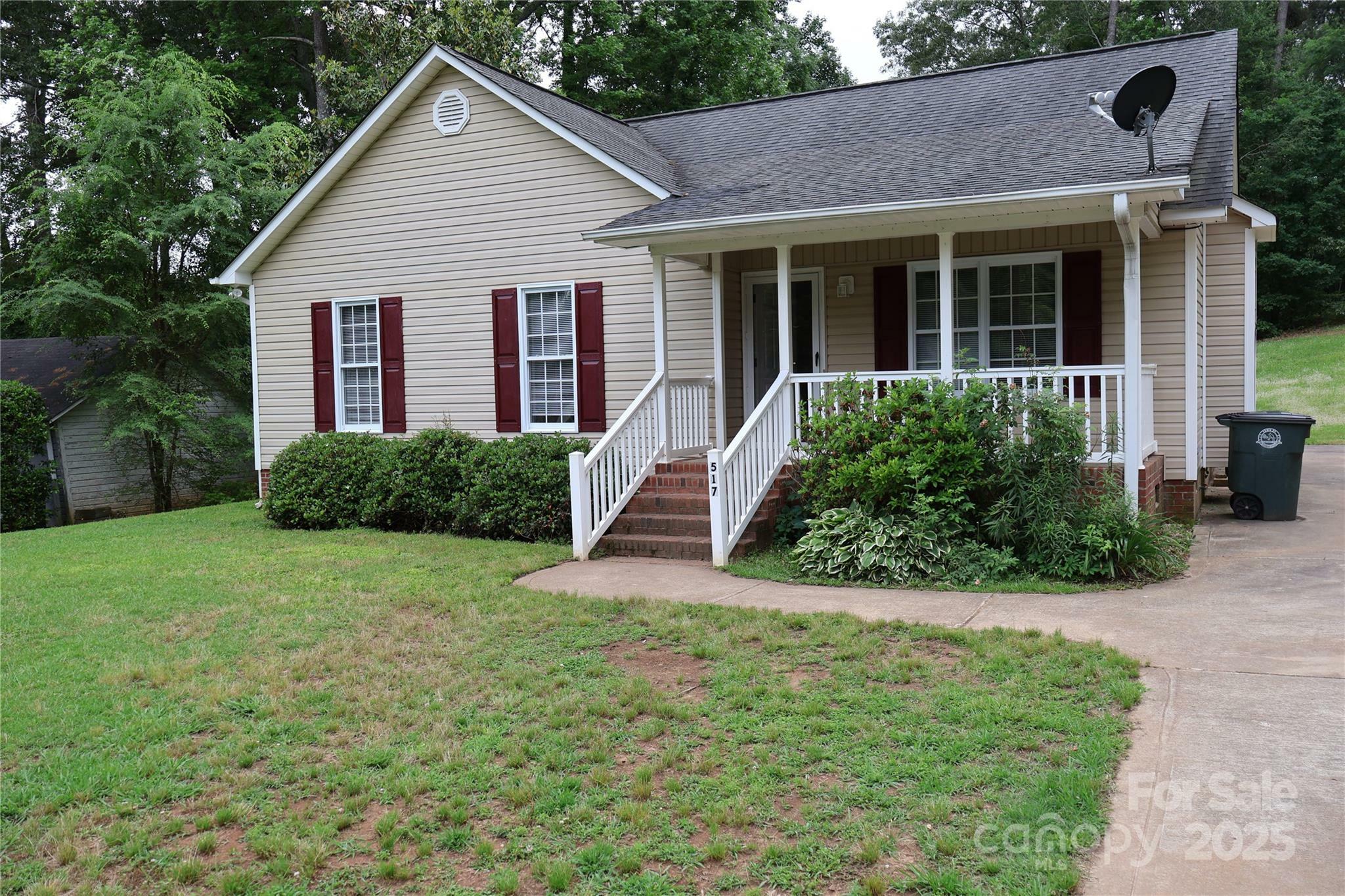 Property Photo: 517 N Pine Lane NC 28170