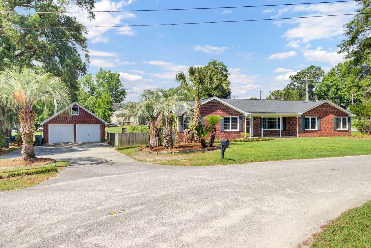 Property Photo: 1027 E Recess Road SC 29410