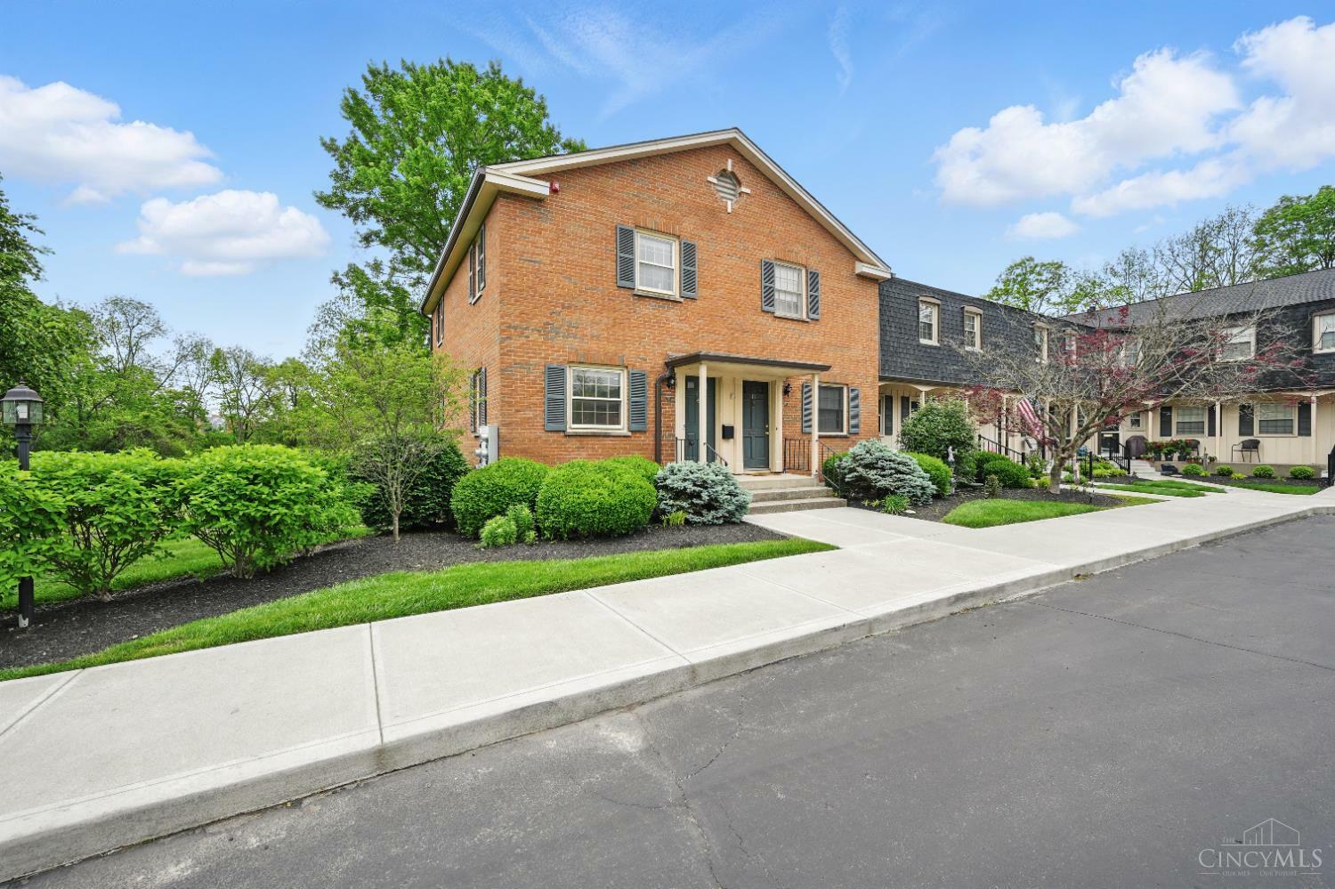 Property Photo: 17 Creekwood Square OH 45246