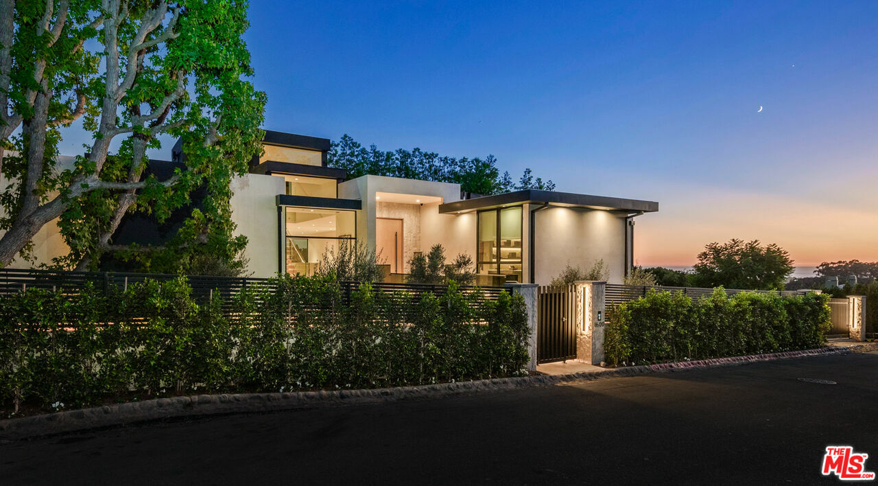 Property Photo: 1600 Casale Rd CA 90272