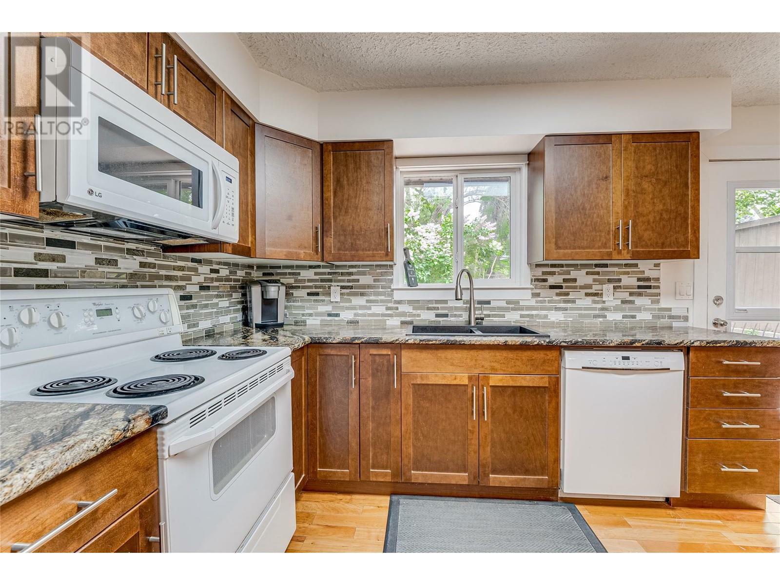 Property Photo: 3911 15 Street BC V1T 7S4