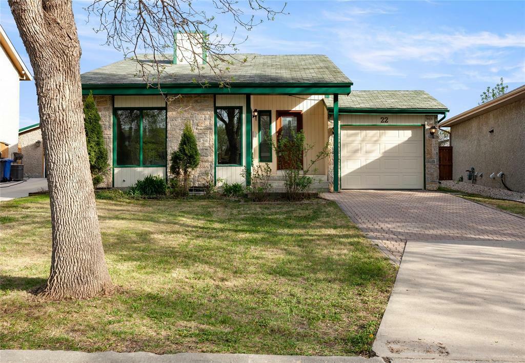 Property Photo: 22 Tranquil Bay MB R3T 5E1