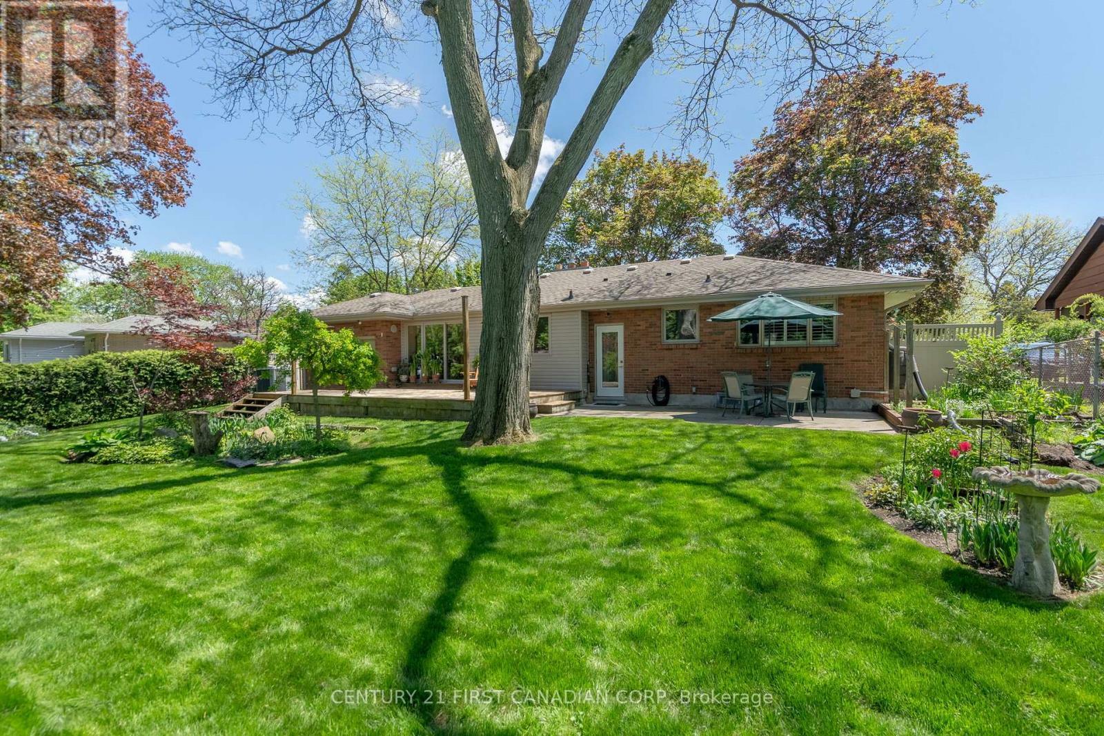 Photo de la propriété: 631 Oakridge Drive East ON N6H 3G3
