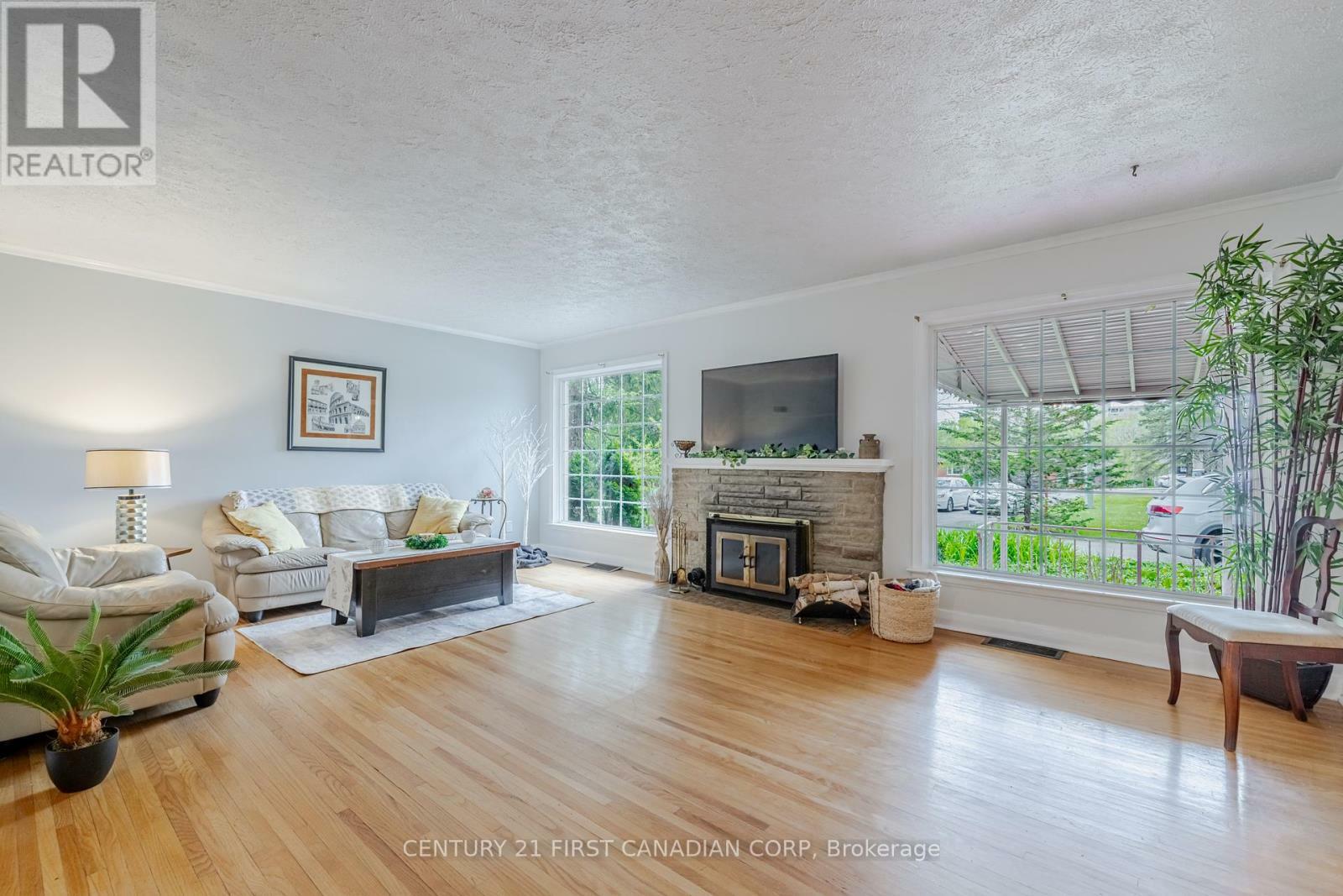 Photo de la propriété: 420 Riverside Drive ON N6H 2R7