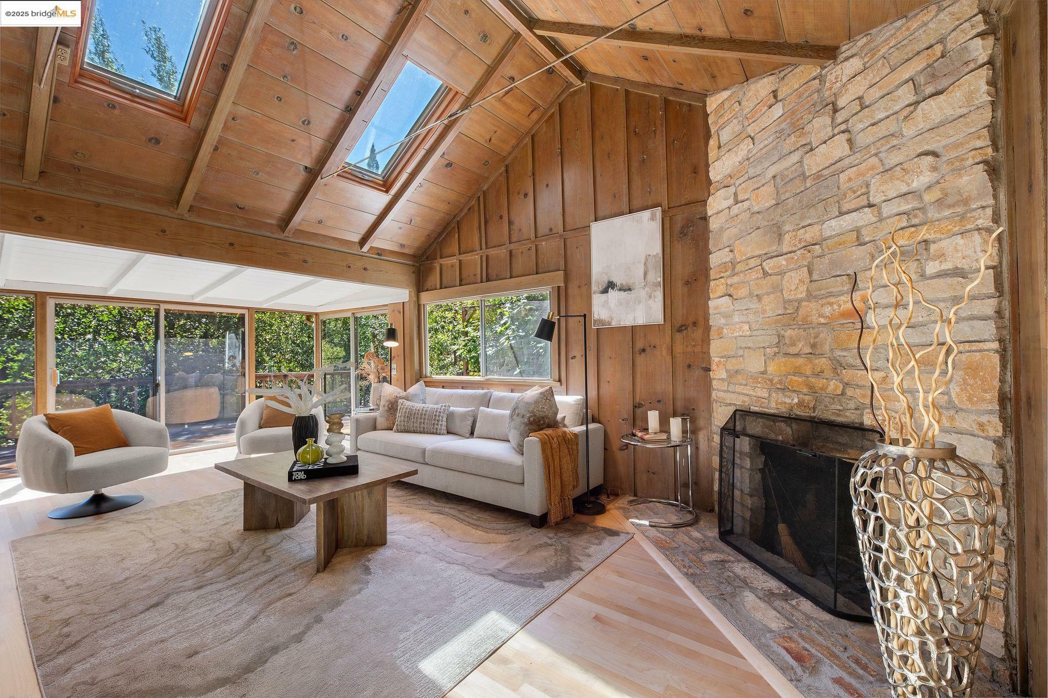Property Photo: 1019 Los Trancos Rd CA 94028