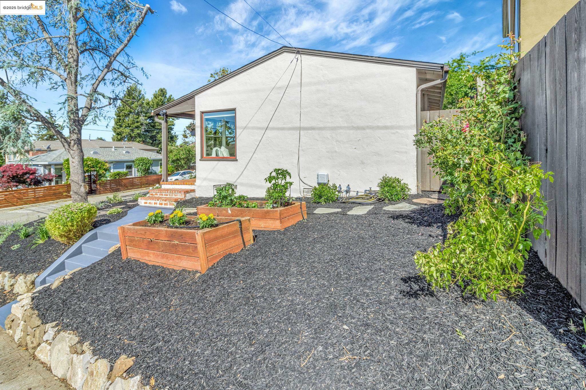 Property Photo:  4053 Huntington St  CA 94619 