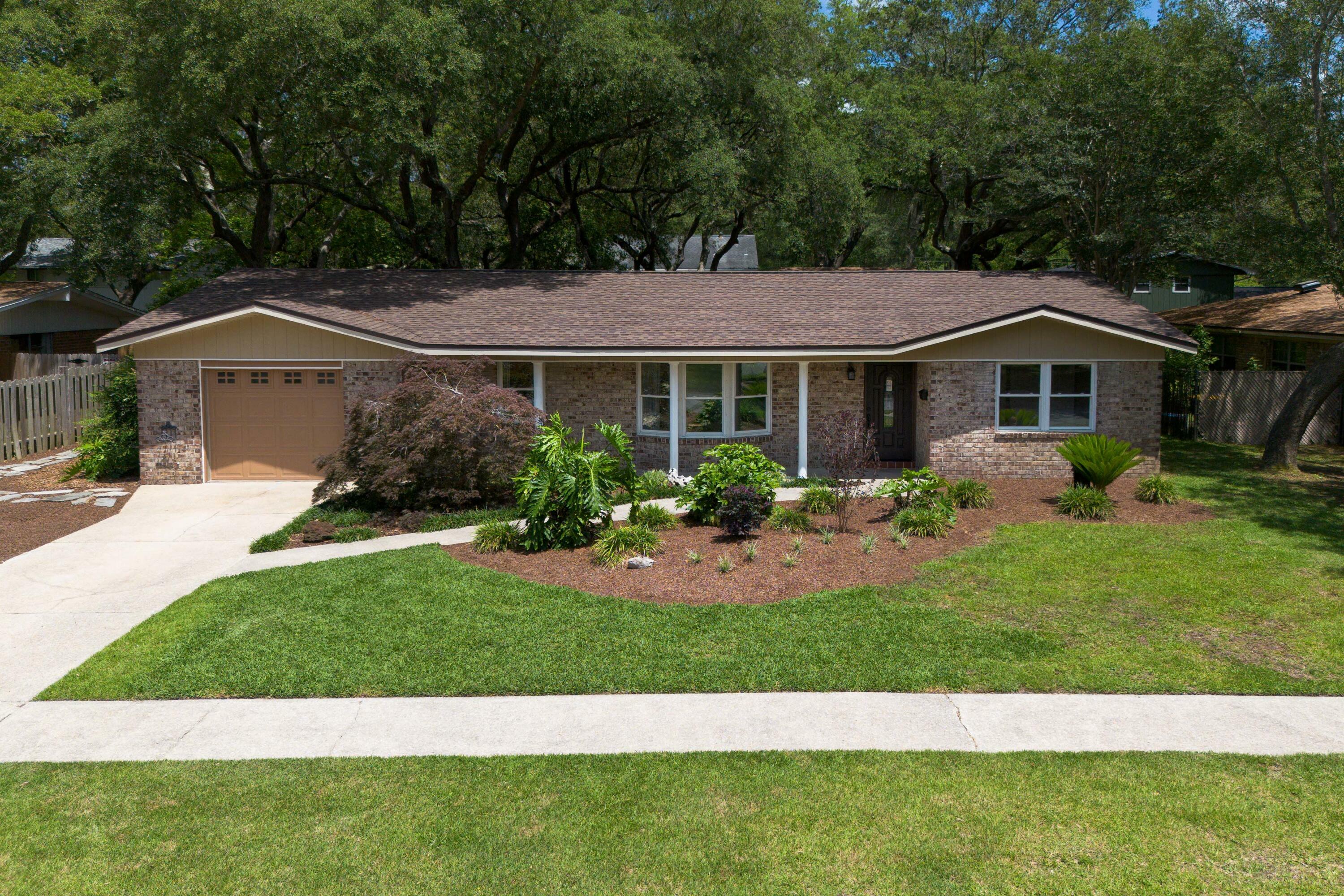 Property Photo: 526 NW Cheshire Avenue FL 32547