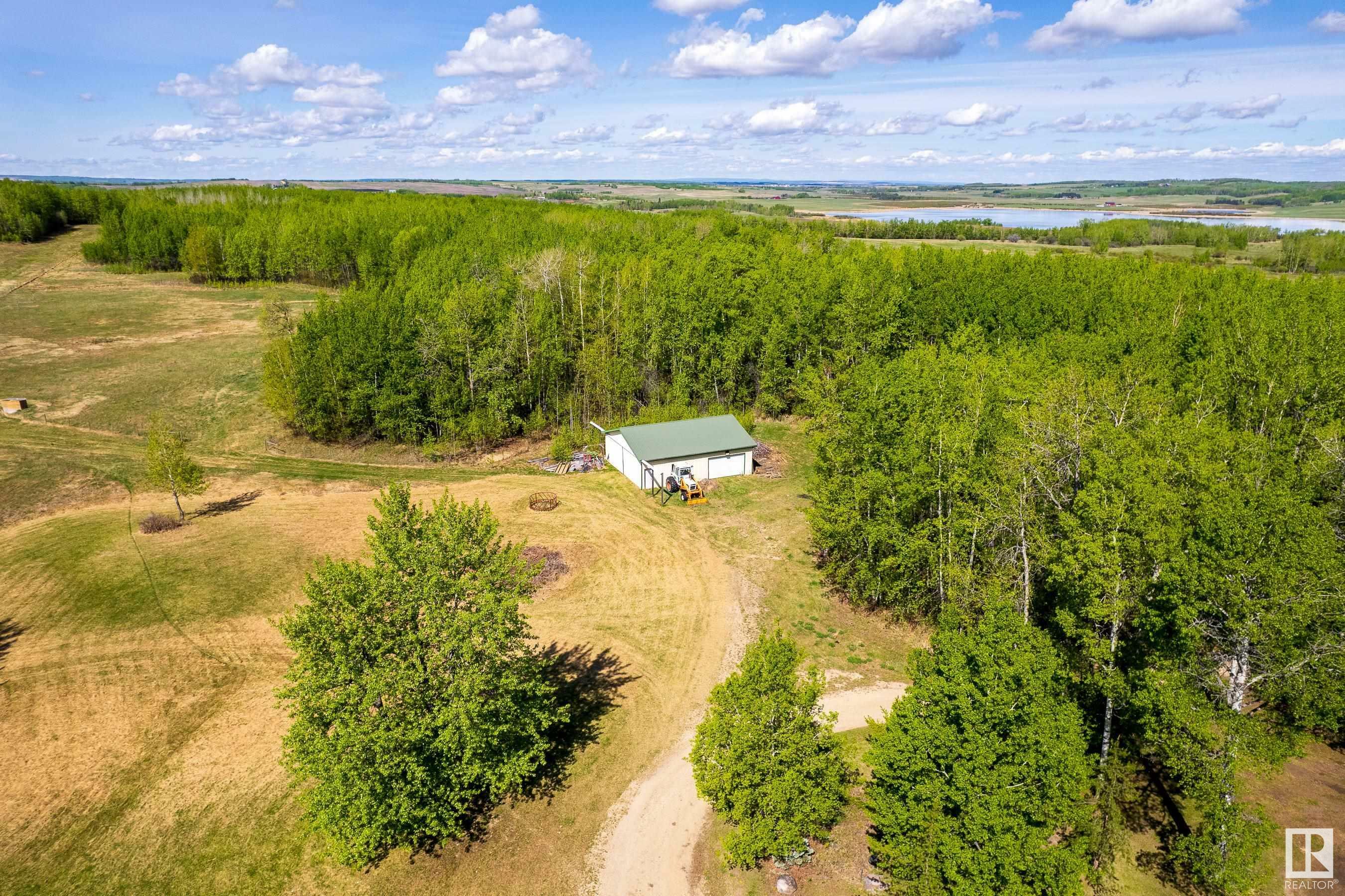 Property Photo: 6521 Twp Rd 554 AB T0E 2A0
