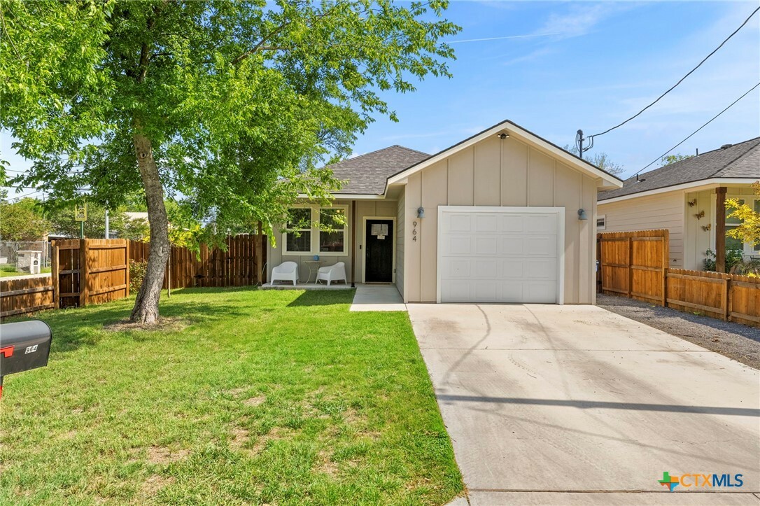 964 Allende Street  Seguin TX 78155 photo