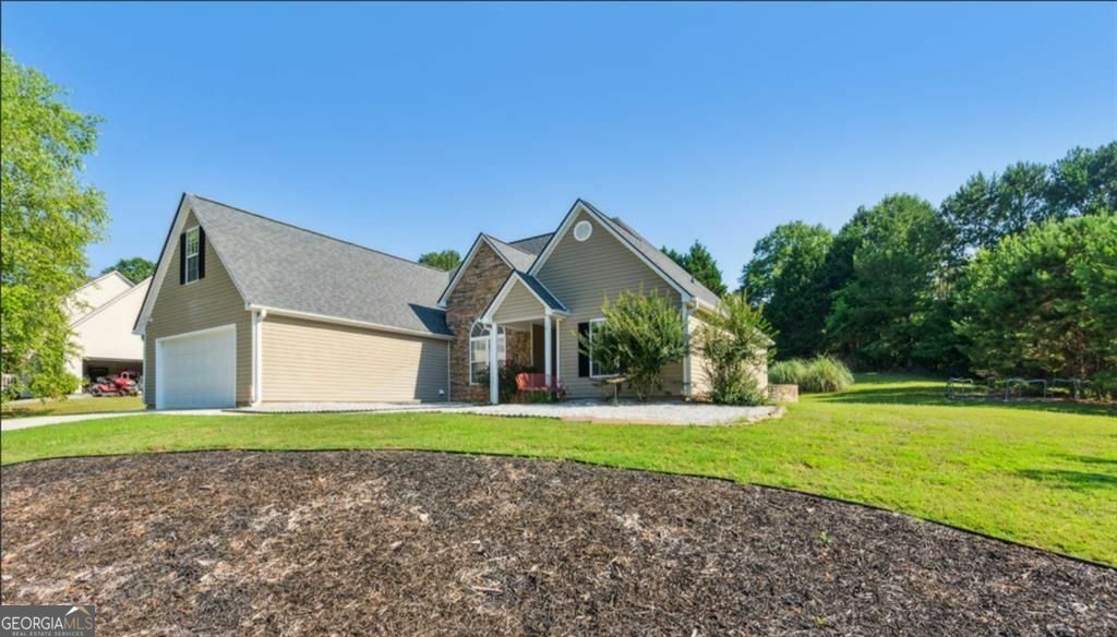 Property Photo: 1625 Alcovy River Drive GA 30019