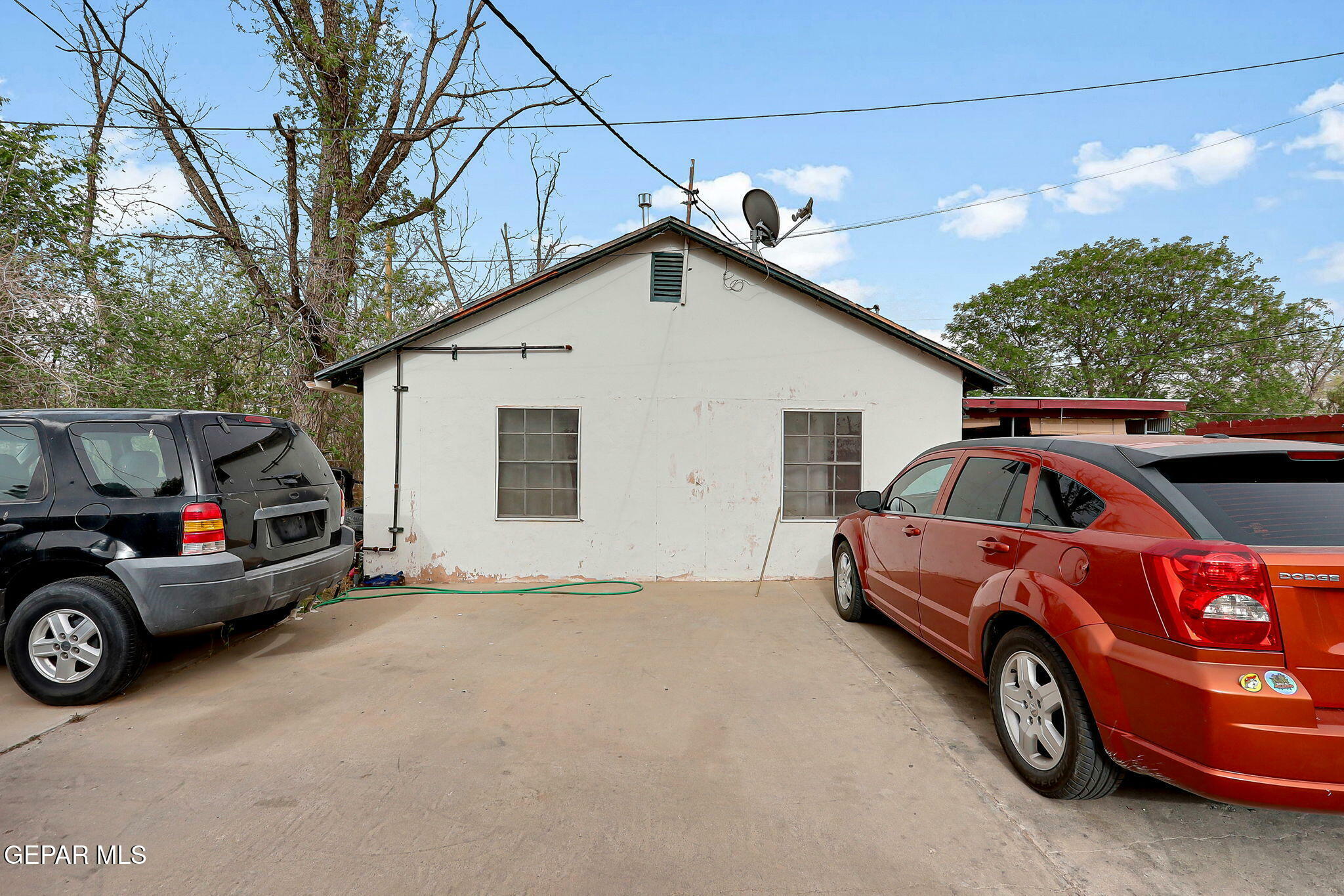 Property Photo: 564 Chula Vista Street TX 79915