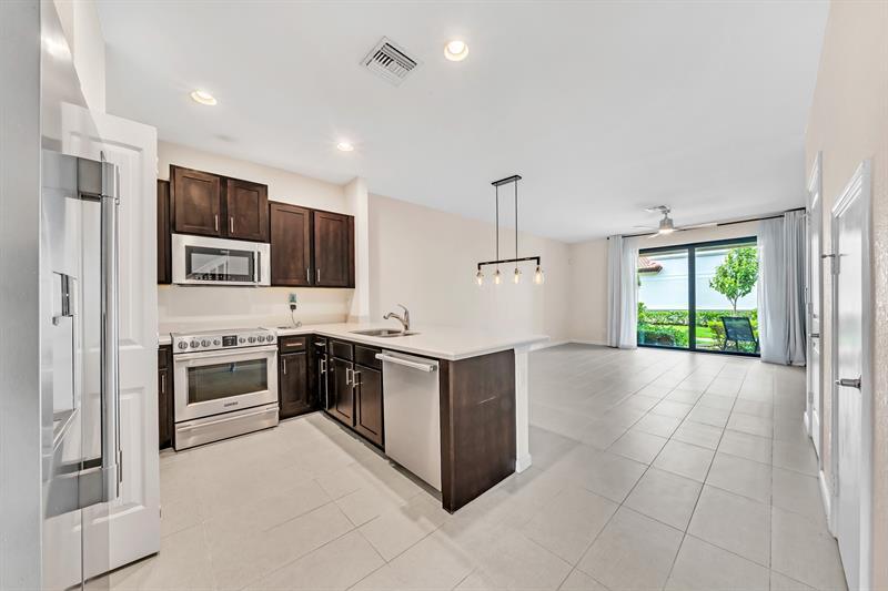 Property Photo:  4208 N Dixie Hwy 25  FL 33334 