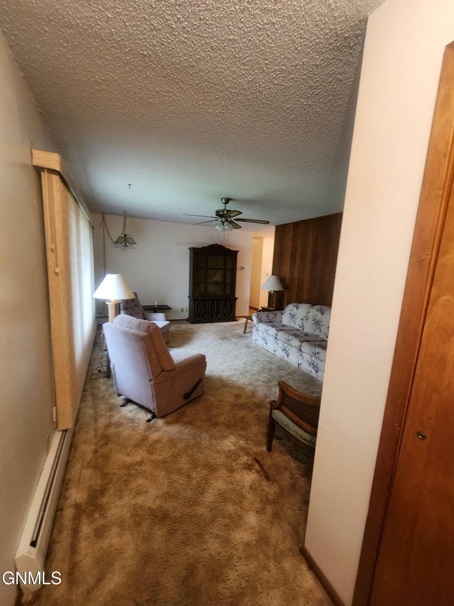 Property Photo: 522 6th Avenue NE ND 58545