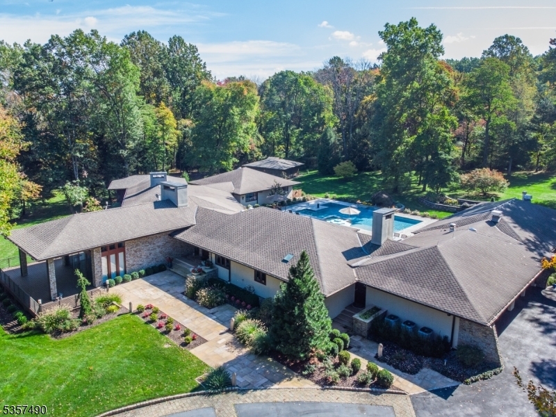 51 Beverly Dr  Bernardsville Boro NJ 07924 photo