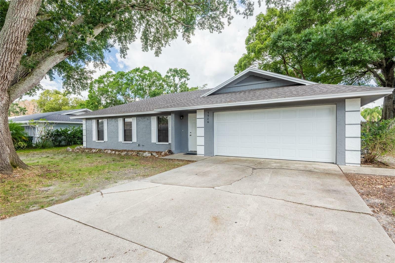 Property Photo: 5926 N Fork Court FL 33809