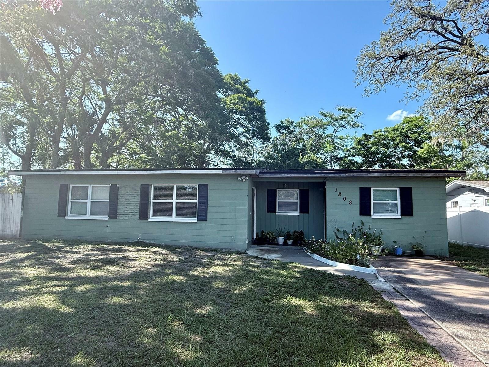 Property Photo: 1808 Heather Avenue FL 33612