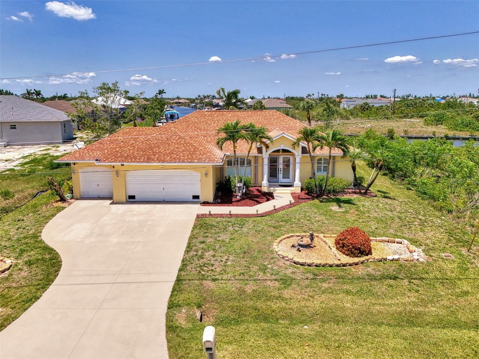 Property Photo:  15020 Acorn Circle  FL 33981 