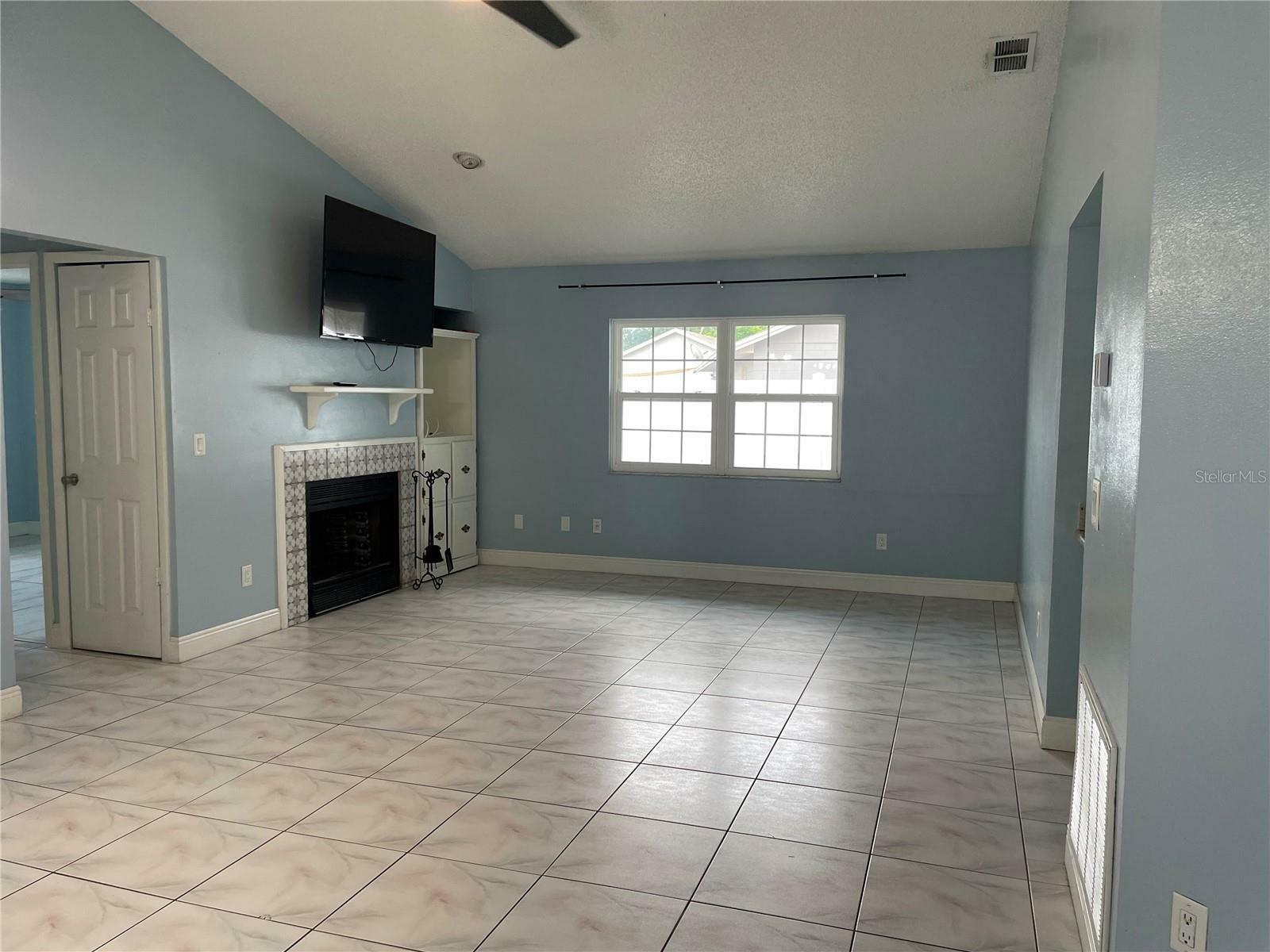 Property Photo: 125 Cranfield Court FL 32835