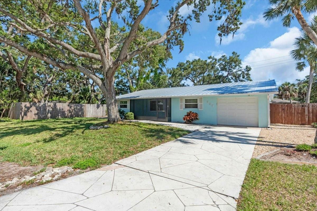 Property Photo: 541 Zephyr Road FL 34293