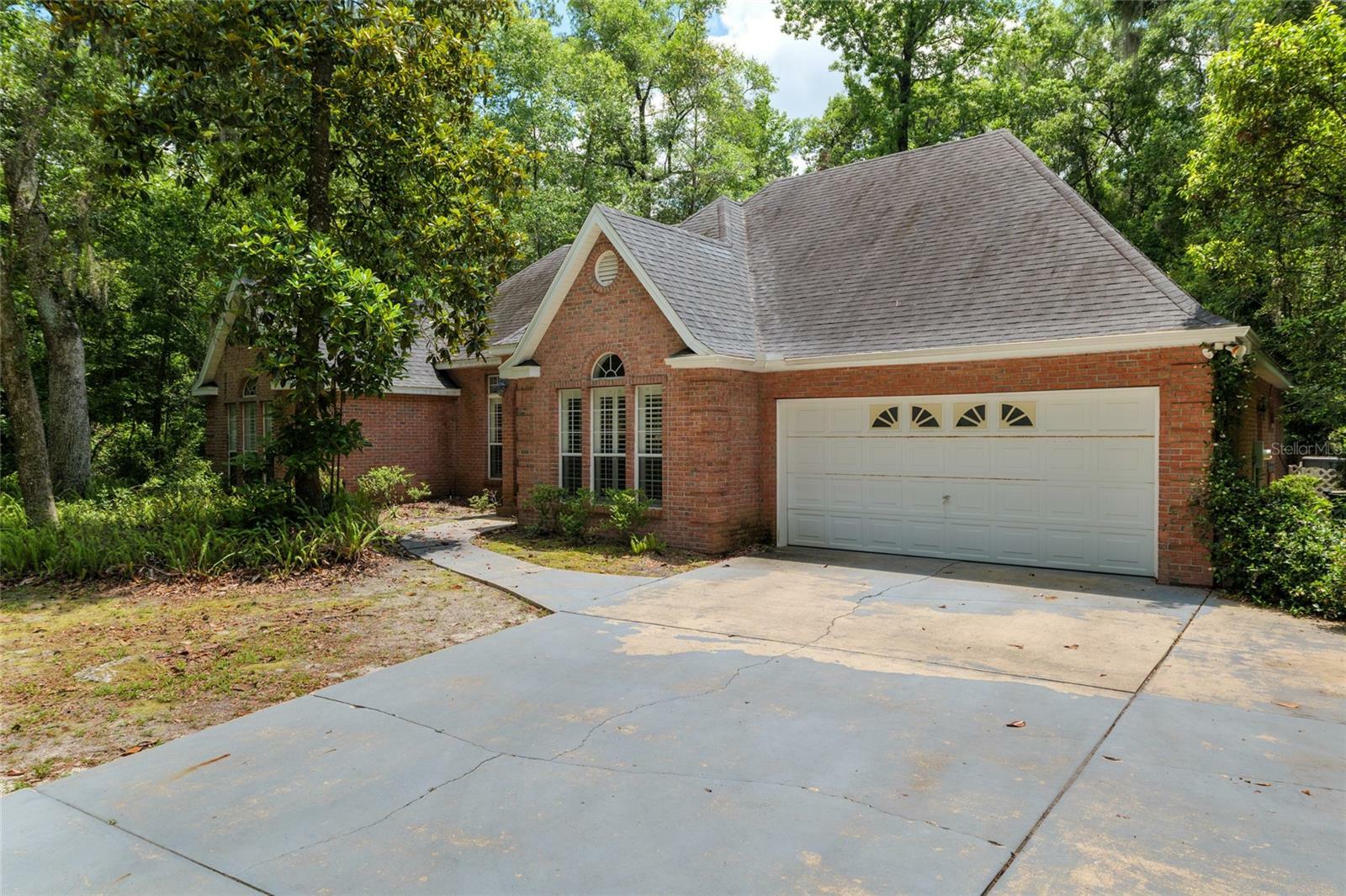 Property Photo: 226 SW 80th Drive FL 32607