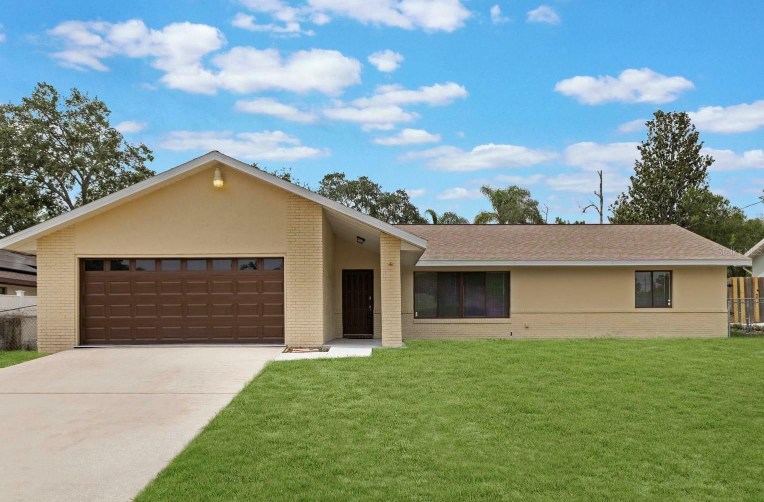 Property Photo: 622 N Goodrich Drive FL 32725
