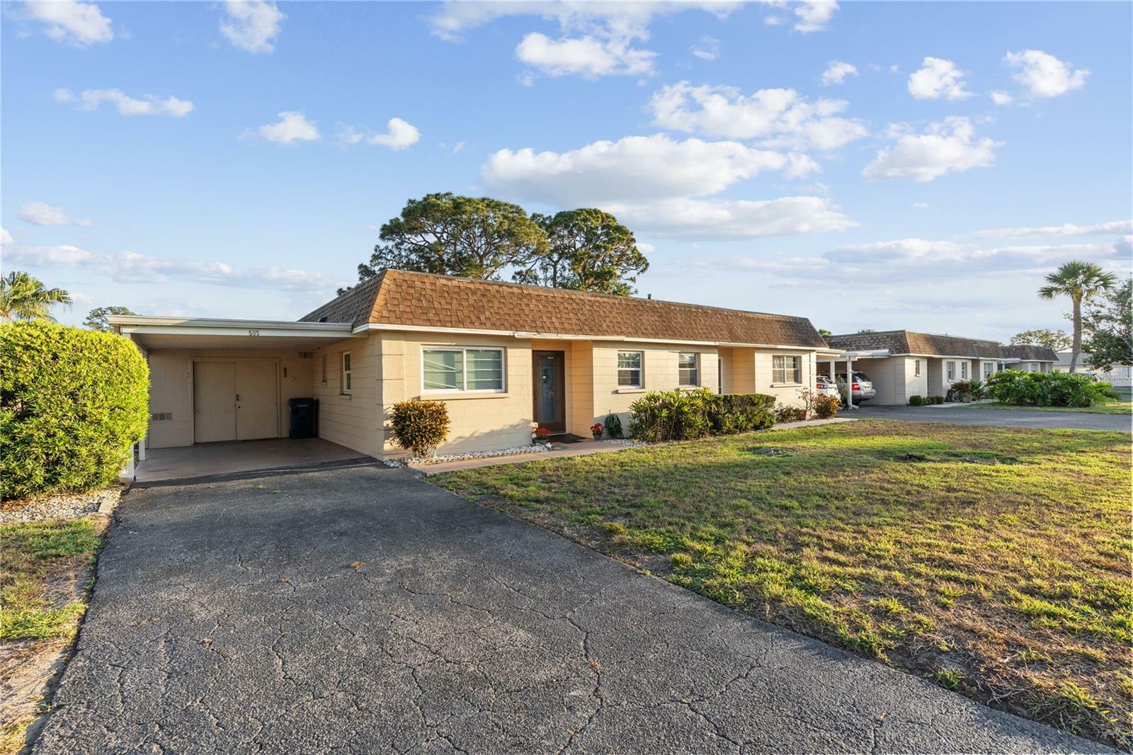Property Photo: 505 47th Avenue Drive W FL 34207