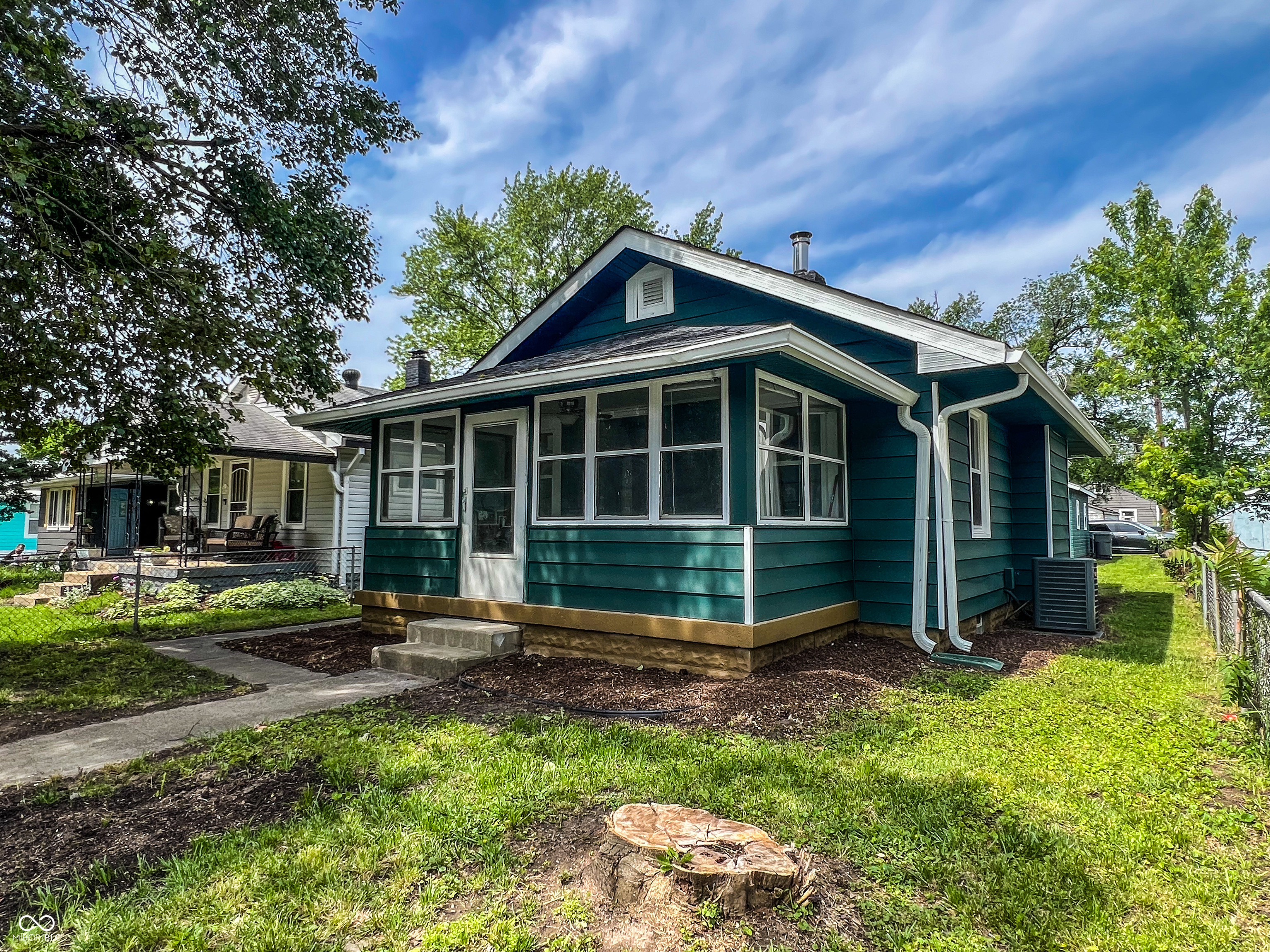 Property Photo: 946 N Somerset Avenue IN 46222