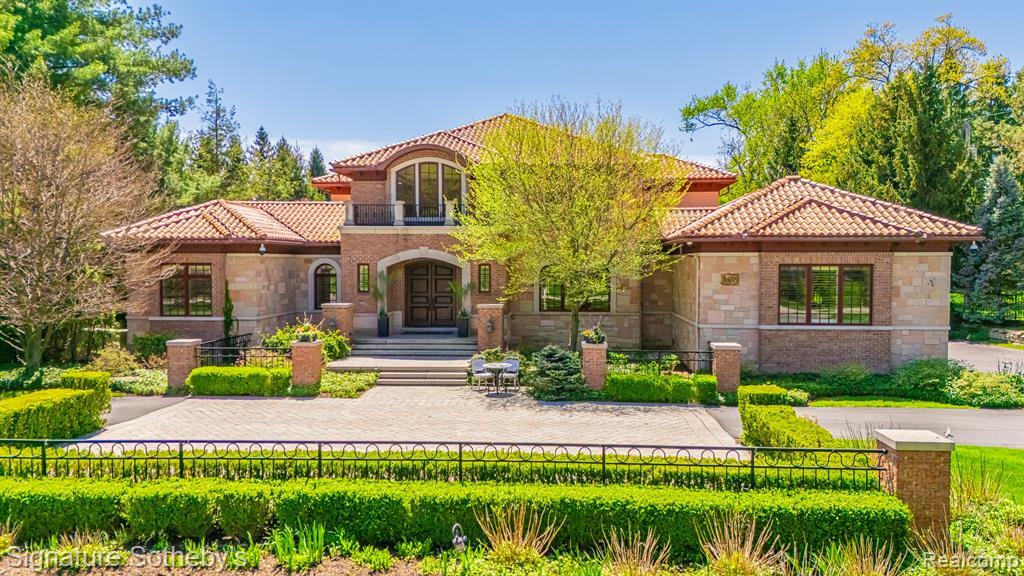 Property Photo: 597 Yarboro Drive MI 48304 3433