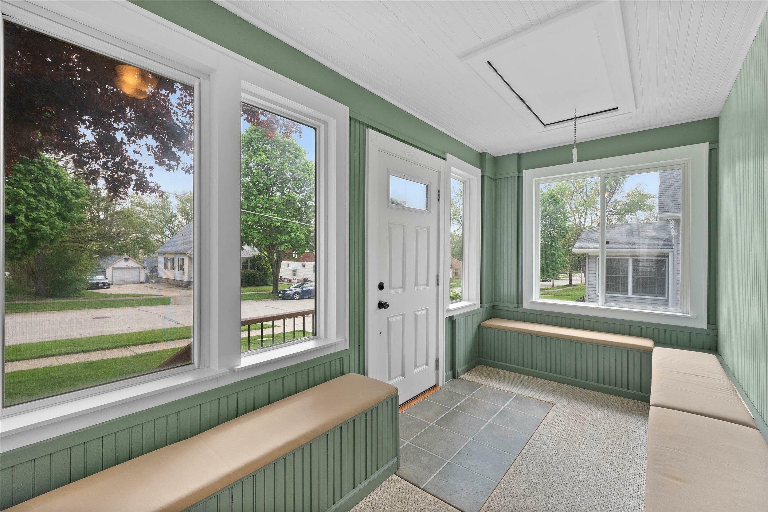 Property Photo: 1108 Lindbergh Ave WI 53188