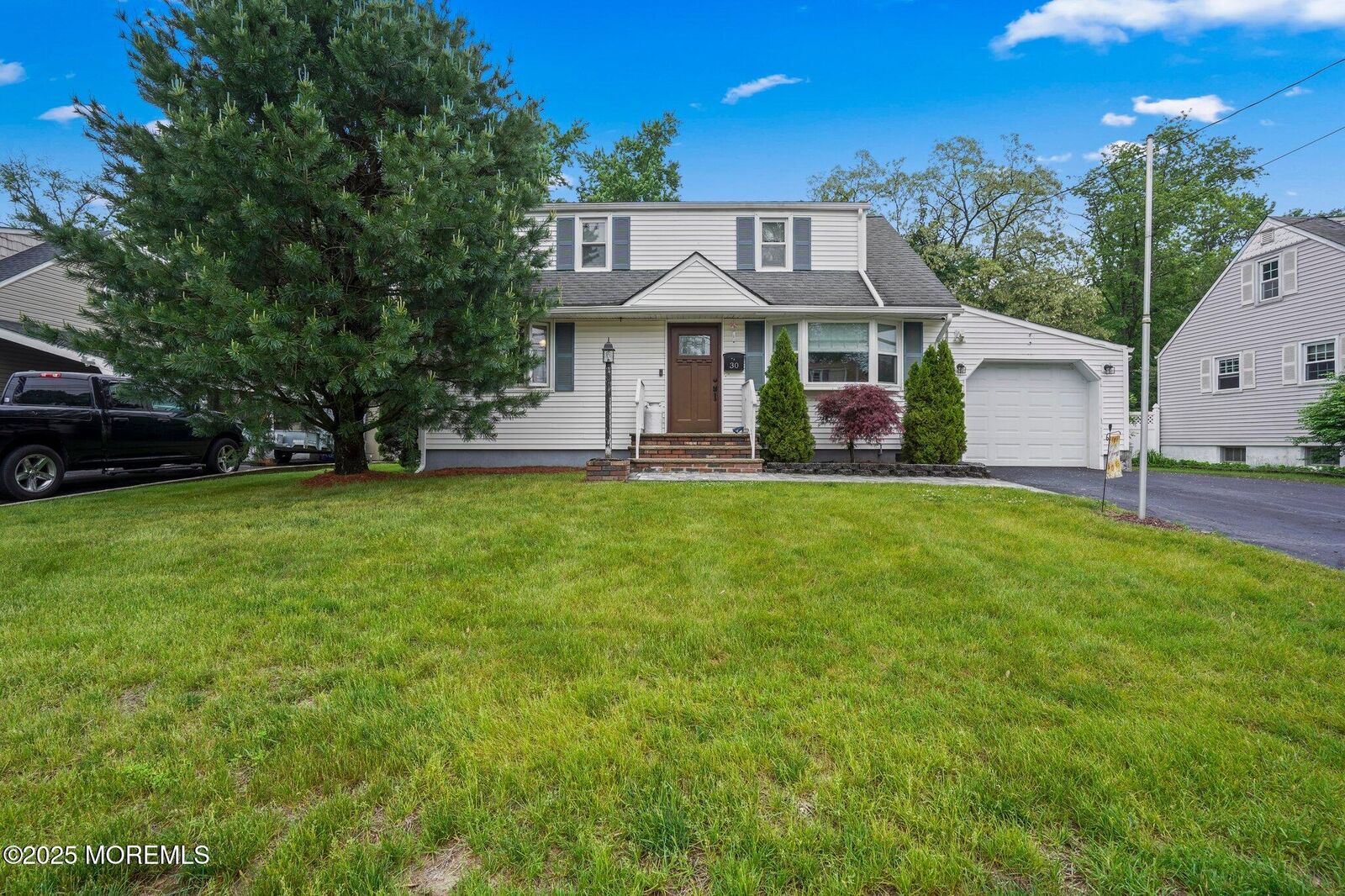 Property Photo:  30 Hilliard Road  NJ 08857 