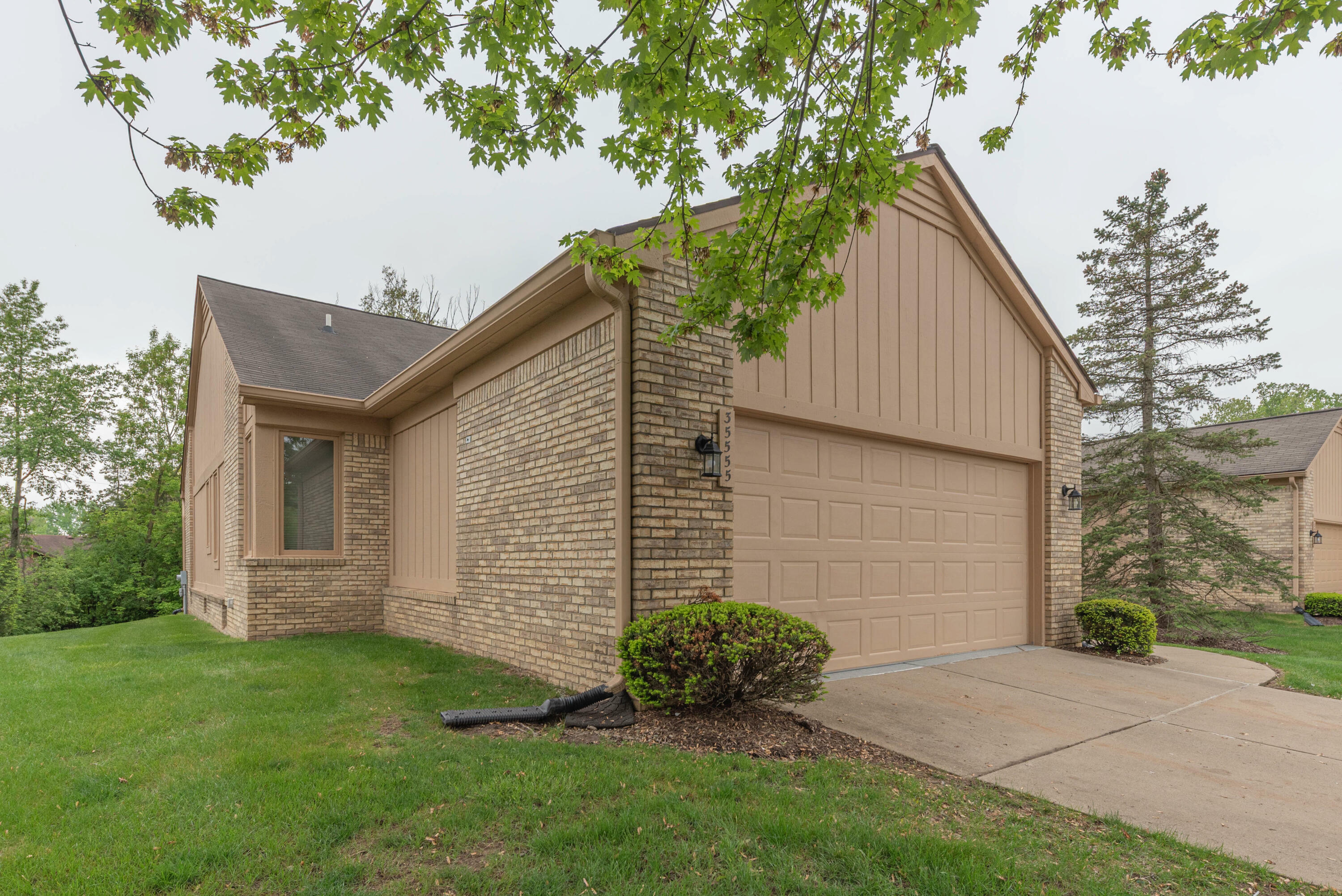 Property Photo: 35555 Lone Pine Lane MI 48335