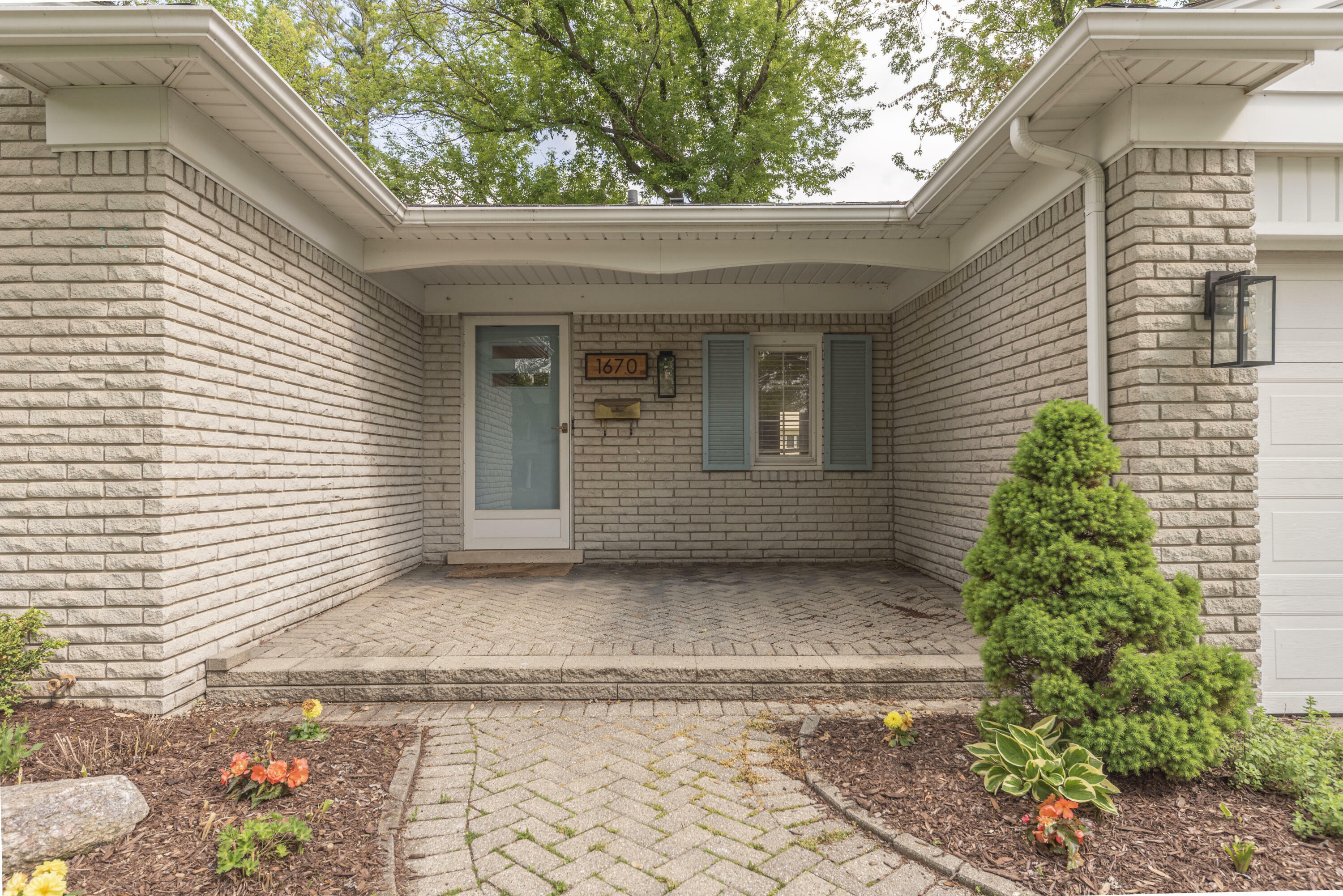 Property Photo: 1670 Gloucester Street MI 48170