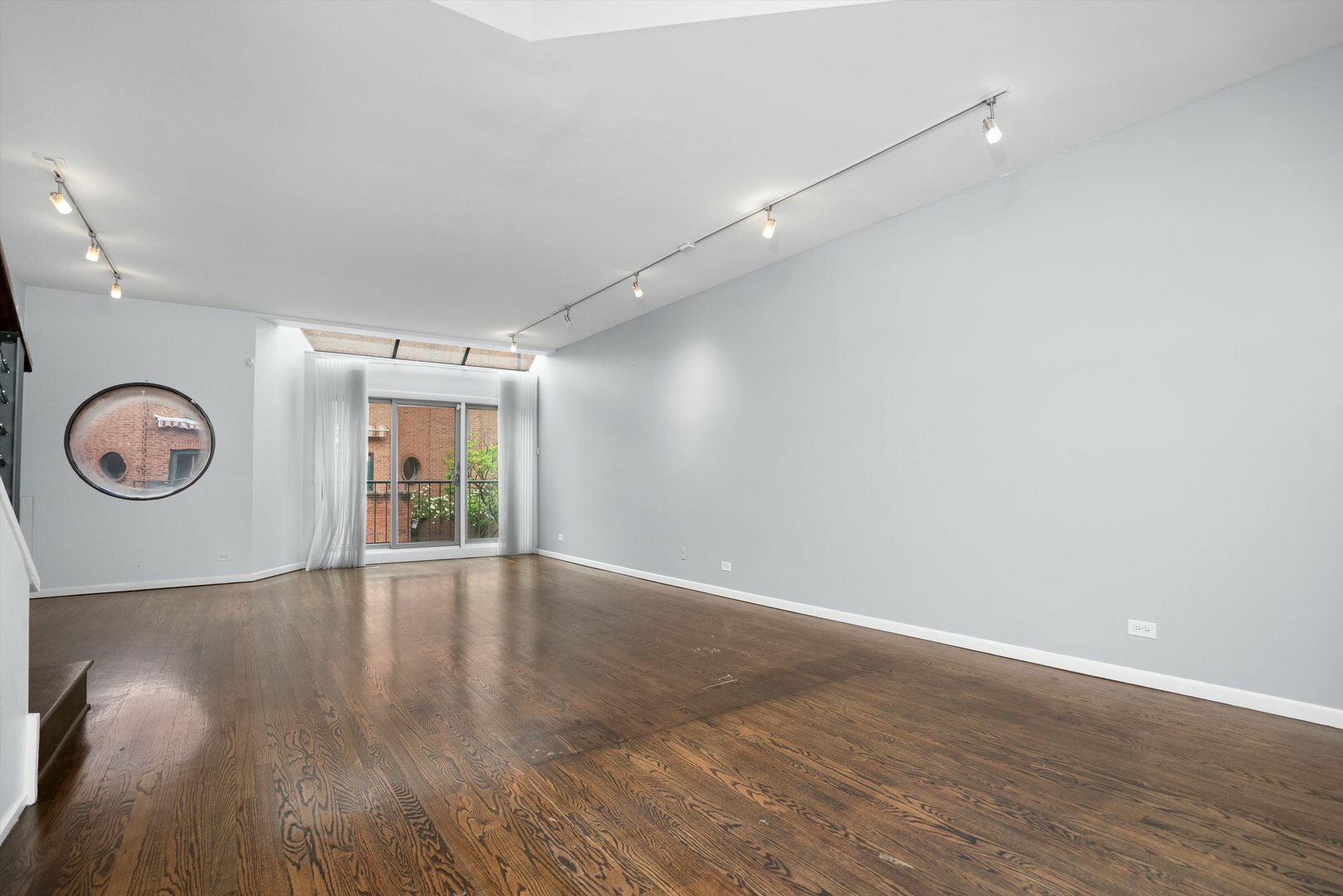 Property Photo: 171 W Goethe Street B IL 60610