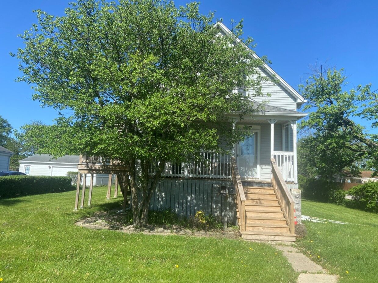 Property Photo:  