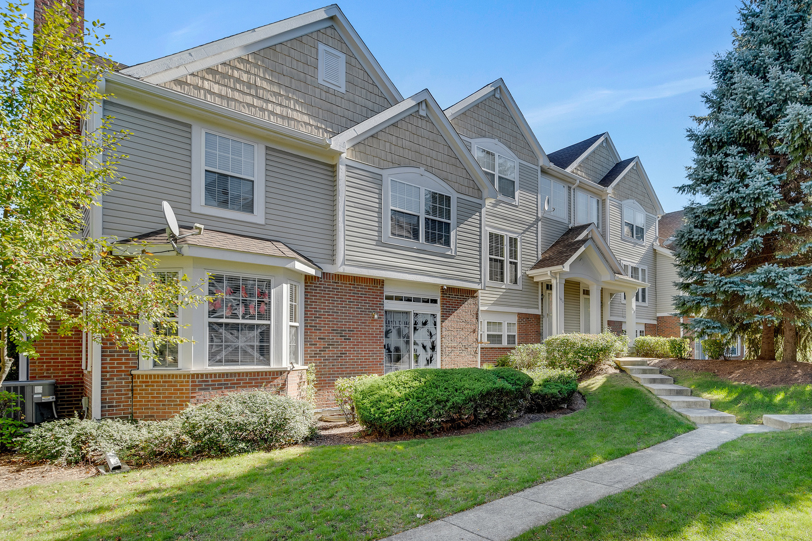 Property Photo: 1272 Georgetown Way 1272 IL 60061