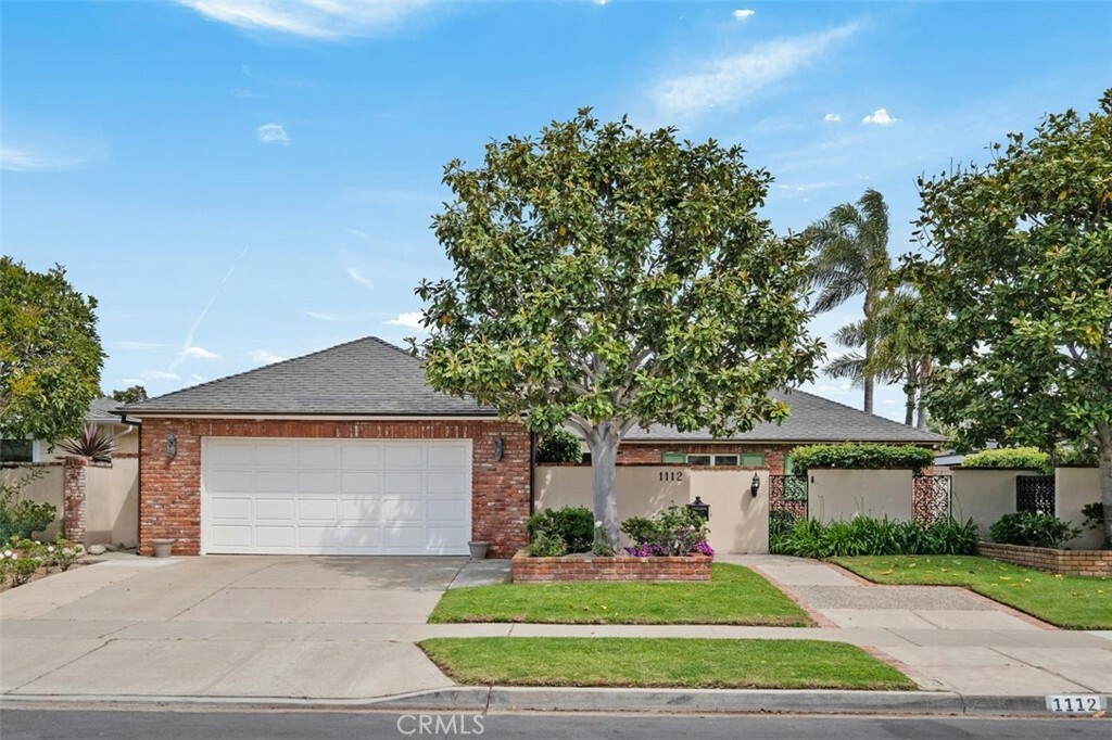 Property Photo: 1112 Pembroke Lane CA 92660