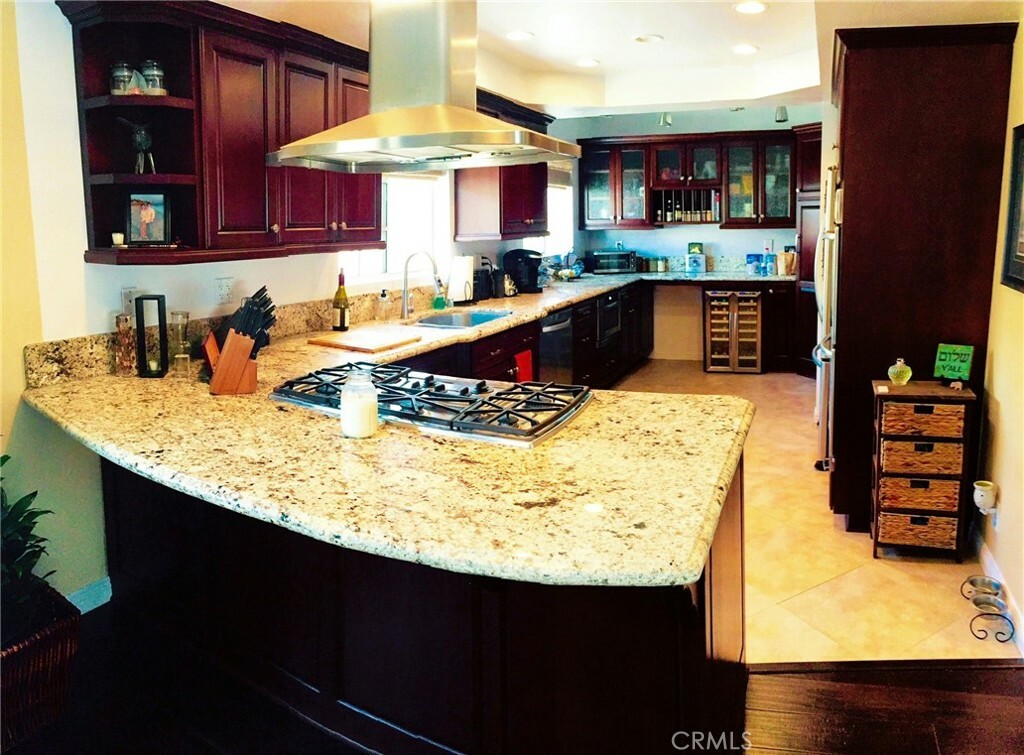 Property Photo: 1904 Carnegie Lane 2 CA 90278