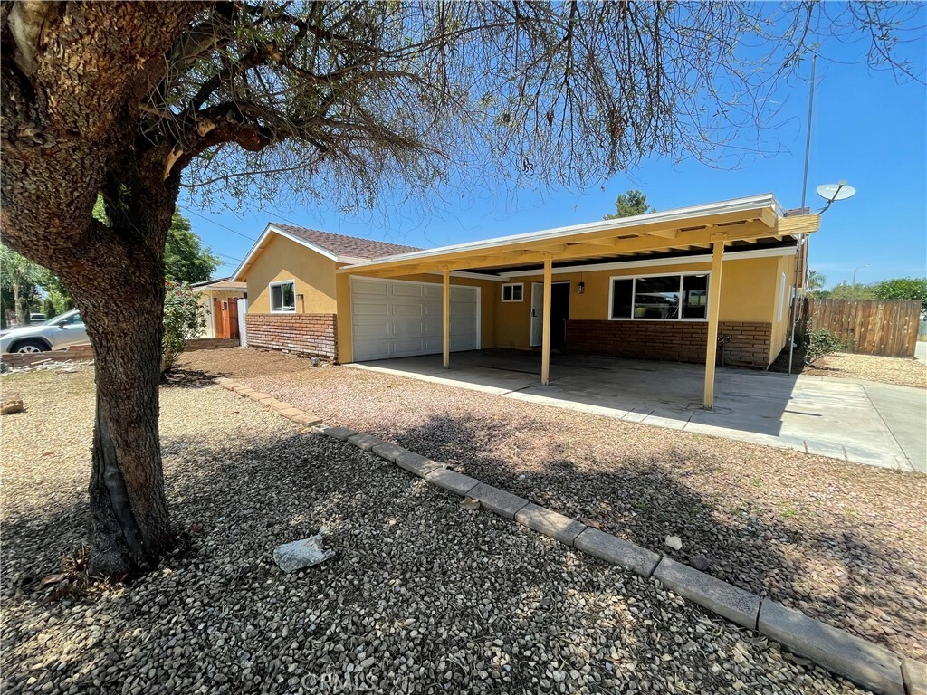 Property Photo: 592 E Johnston Avenue CA 92543