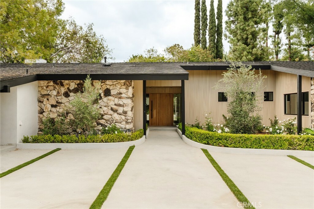 Property Photo: 18155 Lake Encino Drive CA 91316