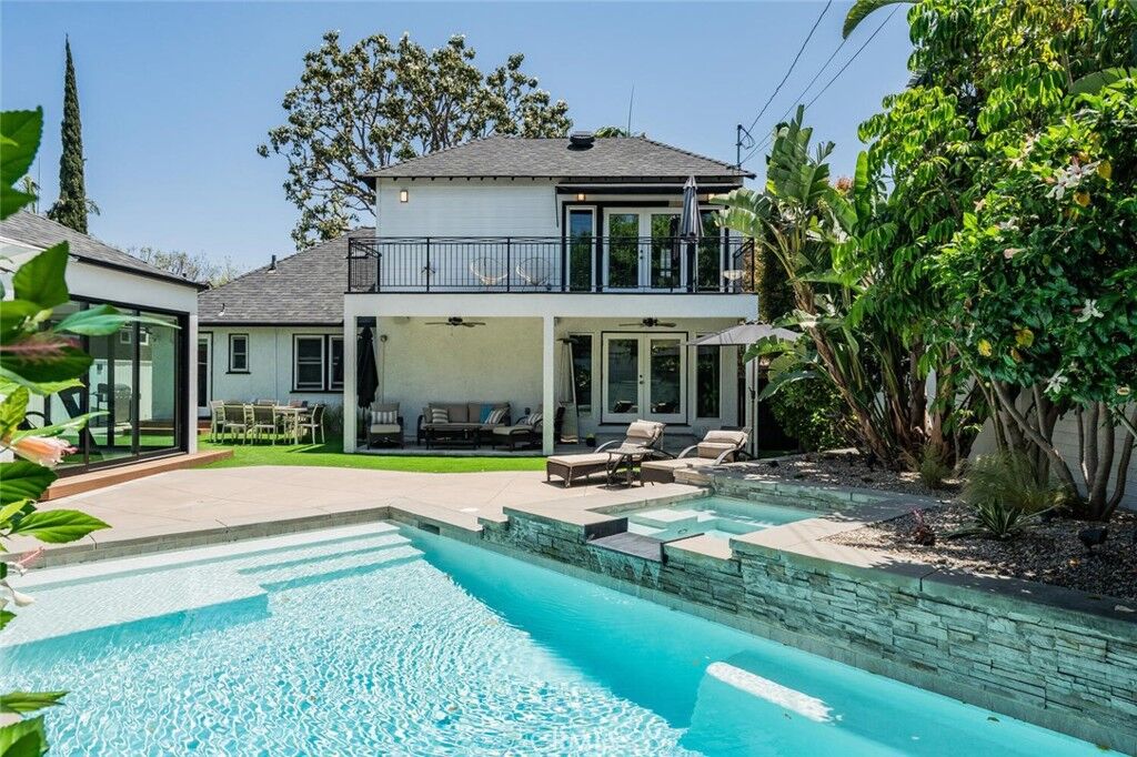 Property Photo: 5433 Morella Avenue CA 91607