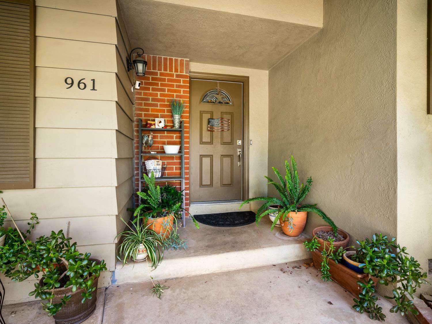 Property Photo: 961 Stoneman Way CA 95762
