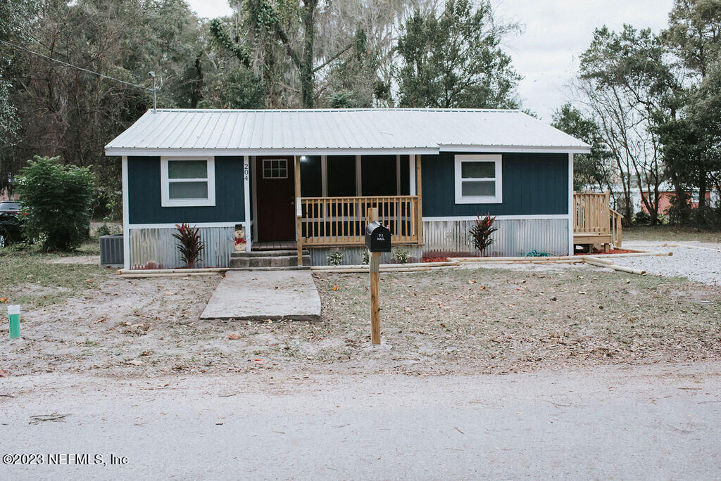 Property Photo: 204 Williams Street FL 32177